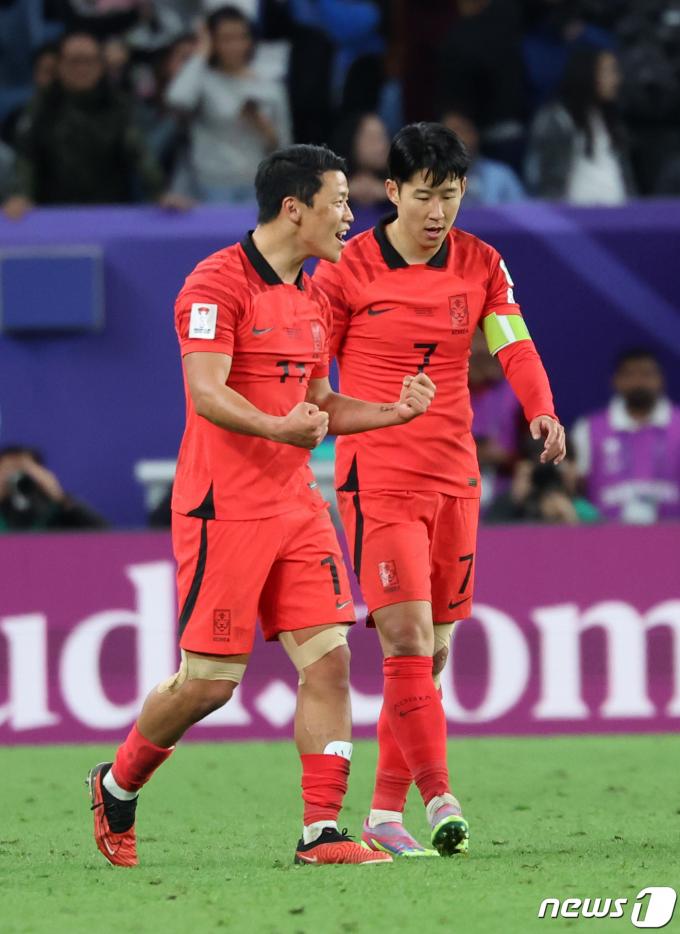 [사진] 호주전 캐리하는 손흥민·황희찬