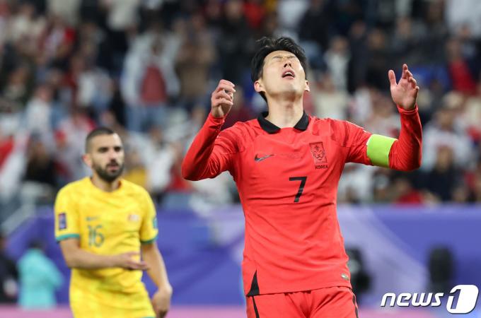 [사진] 손흥민, 이걸 놓치네