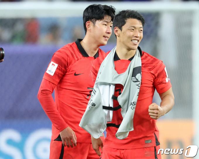 [사진] 4강 이끈 손흥민과 황희찬의 품격