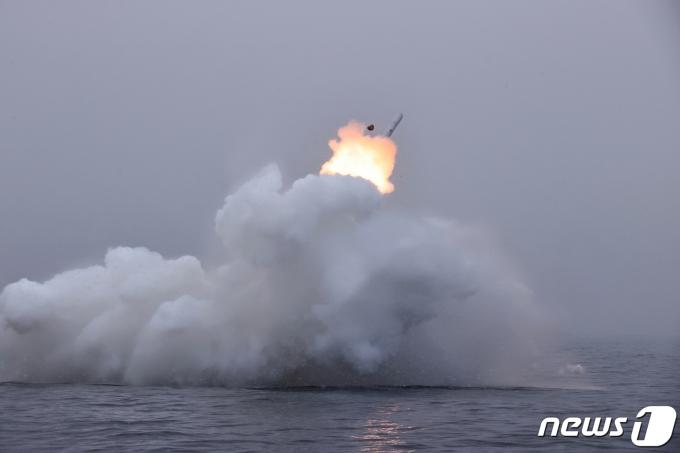 (평양 노동신문=뉴스1) = 북한 노동당 기관지 노동신문이 공개한 신형 전략순항미사일 '불화살-3-31형'의 발사 장면. [국내에서만 사용가능. 재배포 금지. DB 금지. For Use Only in the Republic of Korea. Redistribution Prohibited] rodongphoto@news1.kr