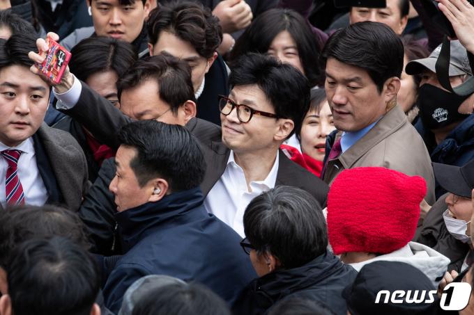 [사진] 한동훈 '김포 시민들과 셀피'