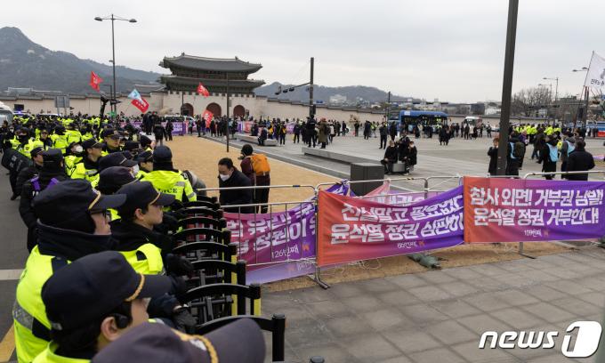 [사진] 진상규명 촉구 현수막 설치
