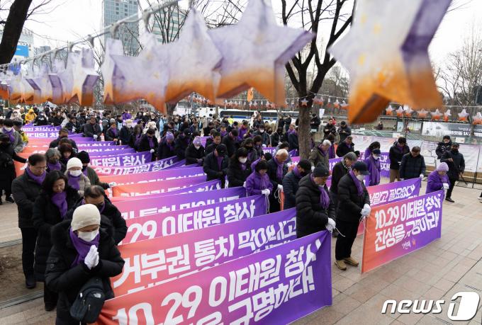 [사진] 별이 된 아이들을 기억하며 묵념