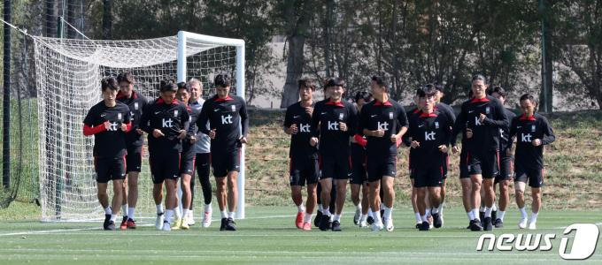 [사진] 호주와의 결전 치른 축구대표팀