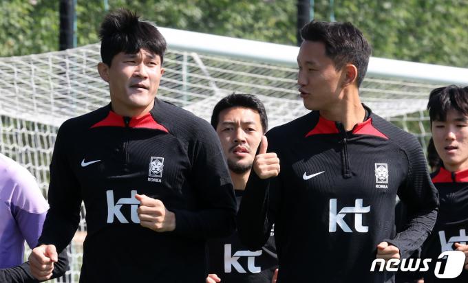 [사진] 김민재와 대화하는 정승현