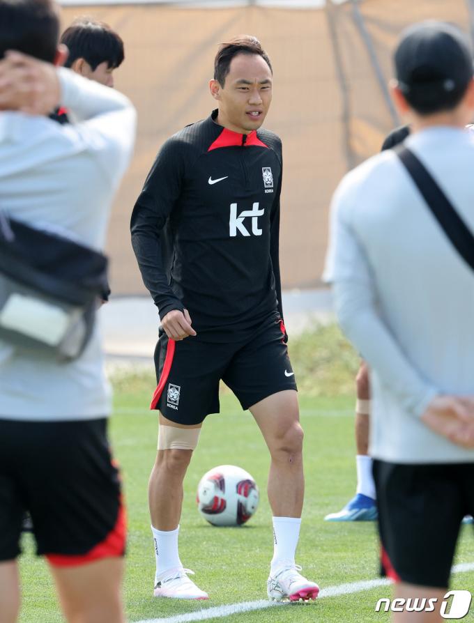 [사진] 축구화 신은 문선민