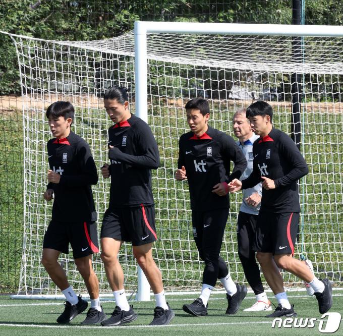 [사진] 달리는 축구대표팀