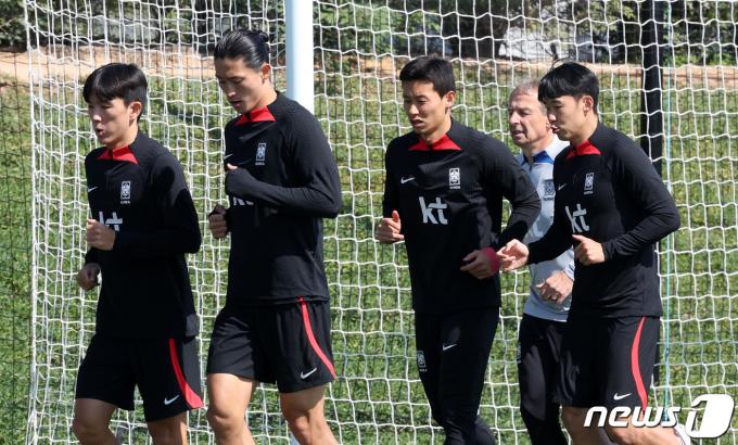 [사진] 달리는 축구대표팀