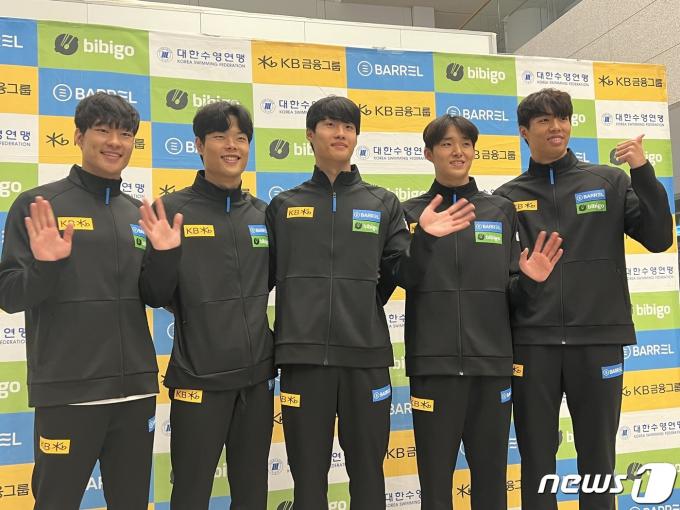 수영 대표팀이 2024 파리 올림픽 대비 호주 전지훈련을 마치고 입국했다. 왼쪽부터 이유연, 이호준, 황선우, 김우민, 양재훈. 2024.2.3/뉴스1 ⓒ News1 이상철 기자