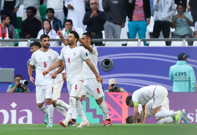 이란이 일본을 2-1로 꺾고 2023 아시아축구연맹(AFC) 아시안컵 4강에 진출했다. 사진은 이날 경기 모헤비가 동점골을 넣자 환호하는 이란 선수들. /사진=뉴시스