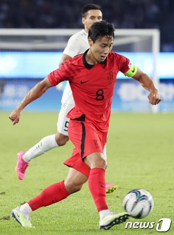 항저우 아시안게임에서 뛰었던 백승호. 2023.10.4/뉴스1 ⓒ News1 민경석 기자