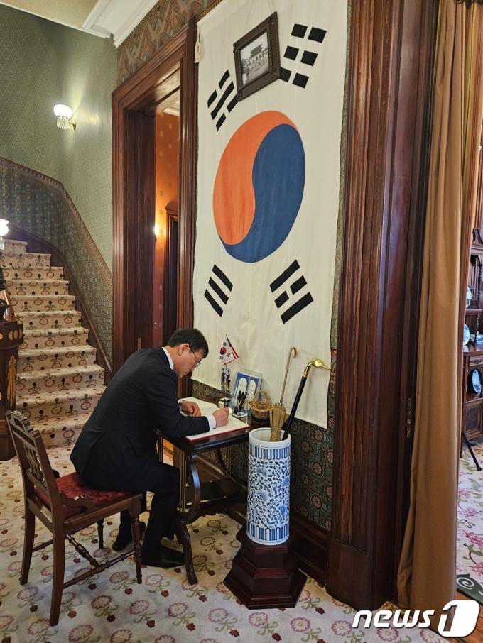 [사진] 최응천 청장, 주미 대한제국 공사관 방문