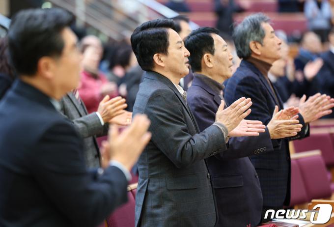 [사진] 예배 참석한 원희룡 전 장관