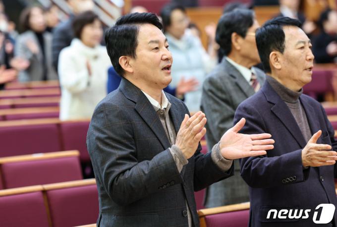 [사진] 예배 참석한 원희룡 전 장관
