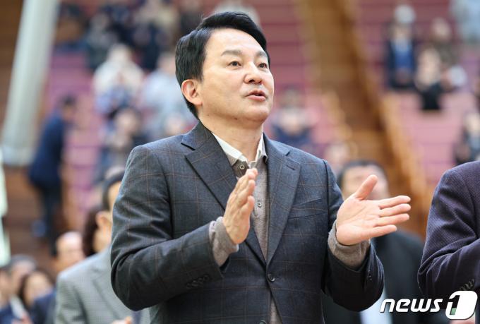 [사진] 원희룡 전 장관, 계양구 첫 행보로 교회