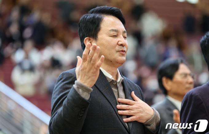 [사진] 원희룡 전 장관, 교회 예배로 계양구 첫 행보