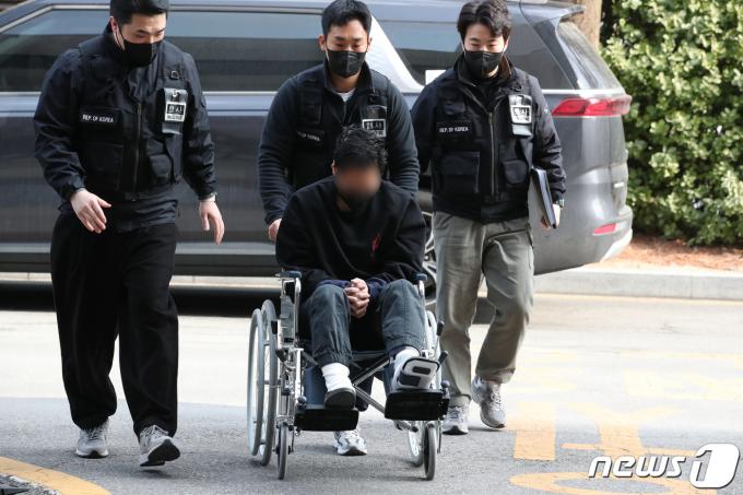 [사진] '아내 성인방송 출연 강요 혐의' 전직 군인 영장심사
