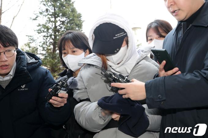 [사진] 모텔서 숨진 생후 49일 쌍둥이 '친모는 묵묵부답'