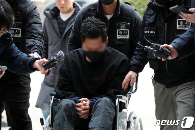 [사진] 아내 성인방송 출연 강요 및 자택 감금 '전직 군인 영장심사'