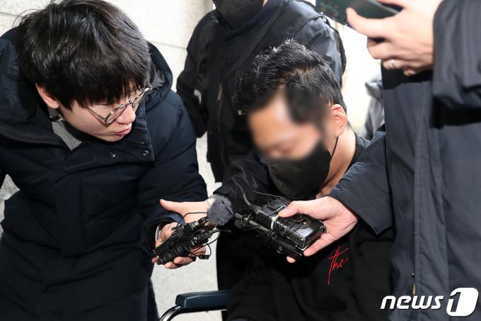 [사진] 아내 성인방송 출연 강요한 전직 군인 '묵묵부답'