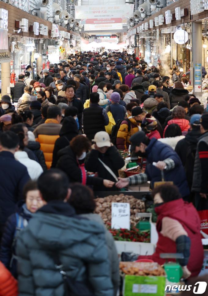 [사진] 설 명절 앞둔 전통시장