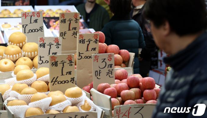 [사진] 설 앞두고 농산물 가격 급등…사과 57% 상승
