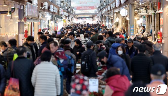 [사진] 설 앞두고 붐비는 전통시장