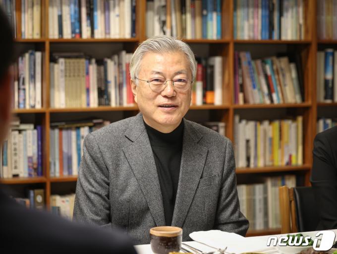 [사진] 문재인 전 대통령, 이재명 대표 향해 
