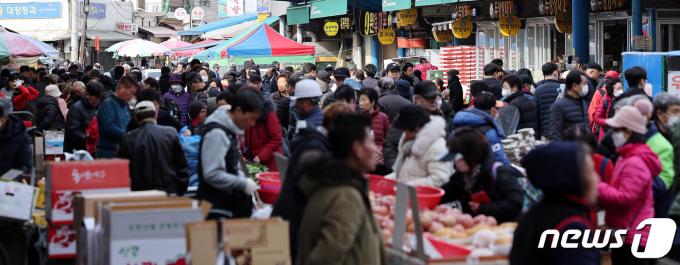 [사진] 전통시장 차례상 비용 22만5000원…마트보다 12% 저렴