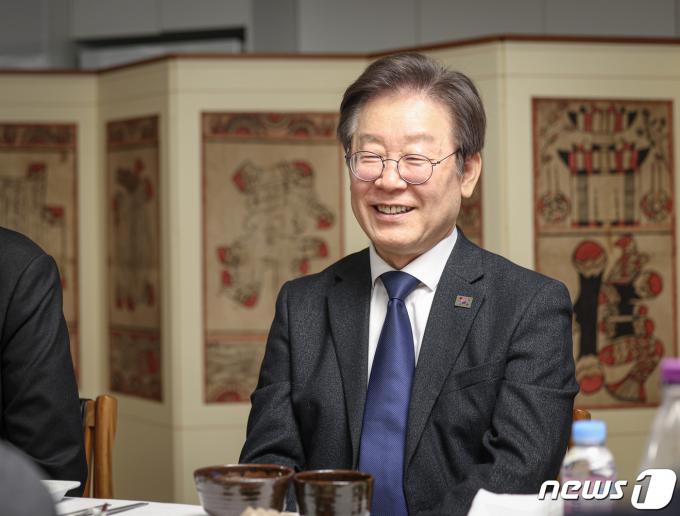 [사진] 이재명, 문재인 예방 