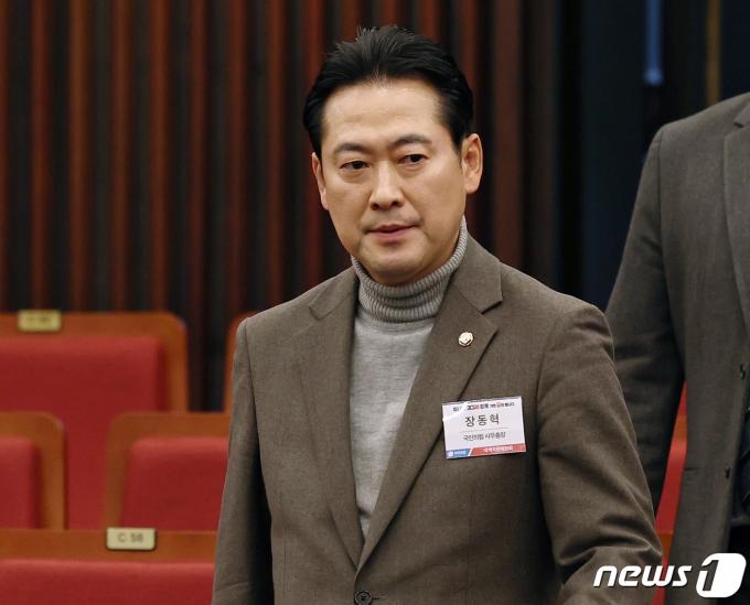 장동혁 국민의힘 사무총장이 18일 오후 서울 여의도 국회도서관에서 열린 '국책자문위원회 신년하례 겸 정책토론회'에 참석하고 있다. 2024.1.18/뉴스1 ⓒ News1 구윤성 기자