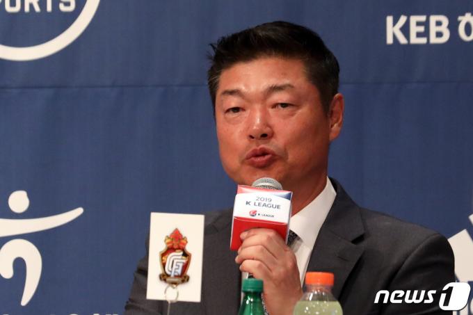 중국 난징 사령탑으로 간 김종부 감독. 2019.2.26/뉴스1 ⓒ News1 황기선 기자