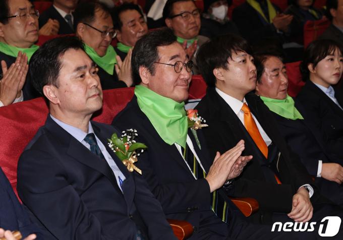 [사진] 나란히 앉은 김종민·이낙연·이준석