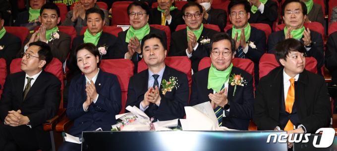 [사진] 나란히 앉은 '제3지대'
