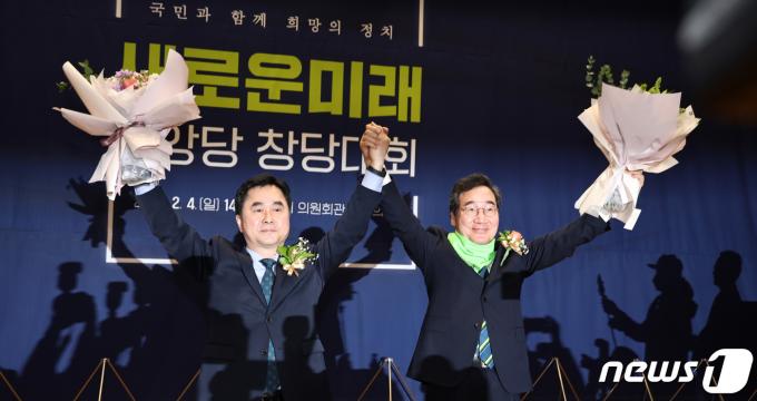 [사진] 손잡은 김종민·이낙연 공동대표