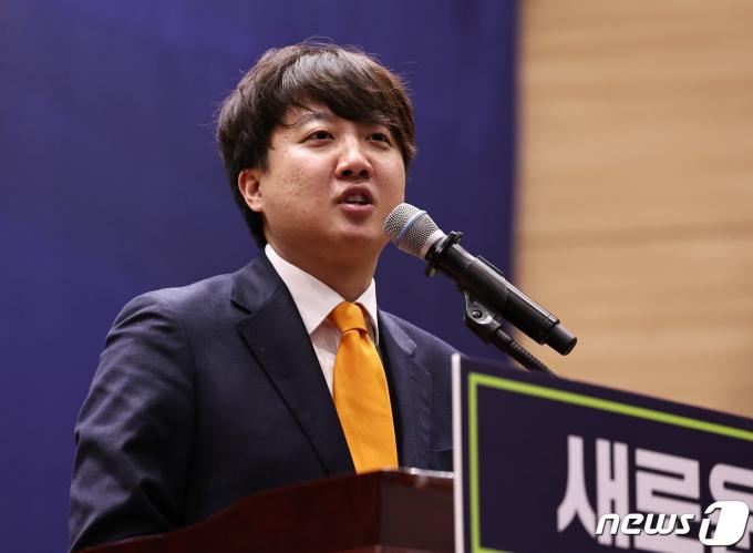 [사진] 축사하는 이준석 개혁신당 대표