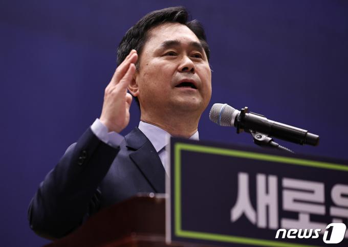 [사진] 수락연설하는 김종민 공동대표
