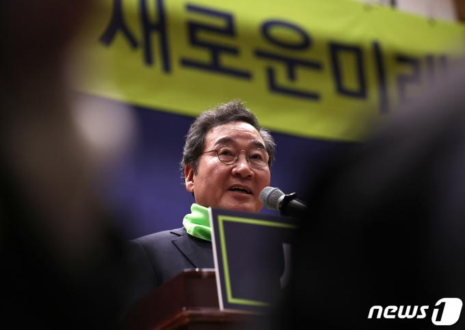 [사진] 대표직 수락연설하는 이낙연