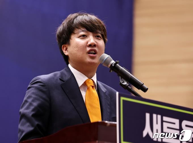 [사진] 축사하는 이준석 대표