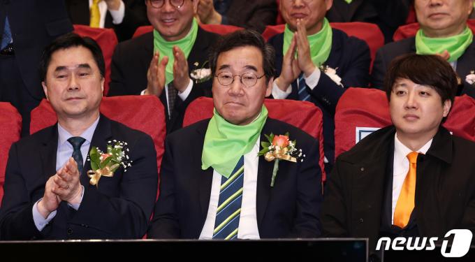 [사진] '제3지대 어디로?'