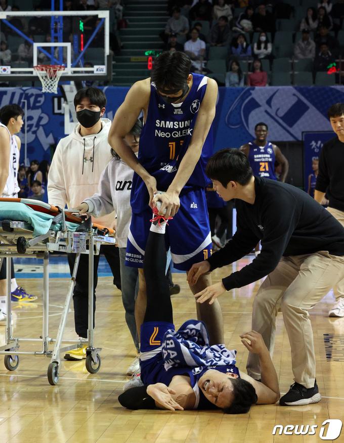 [사진] 고통스러워하는 홍경기