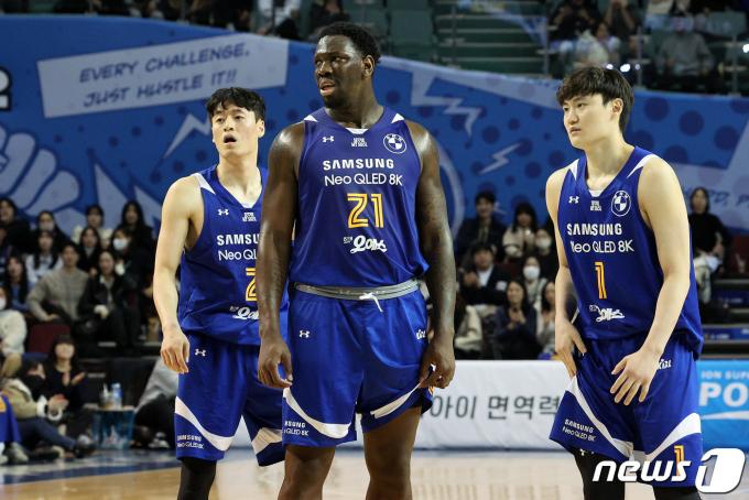 [사진] 연장전 승리 찬스에서 자유투 모두 놓친 삼성 코번