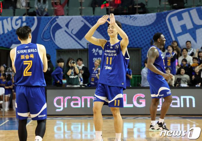 [사진] 재연장전 끝 승리 가져오는 삼성 썬더스