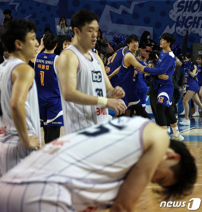 [사진] 삼성, 재연장전 끝에 KCC 상대로 승리