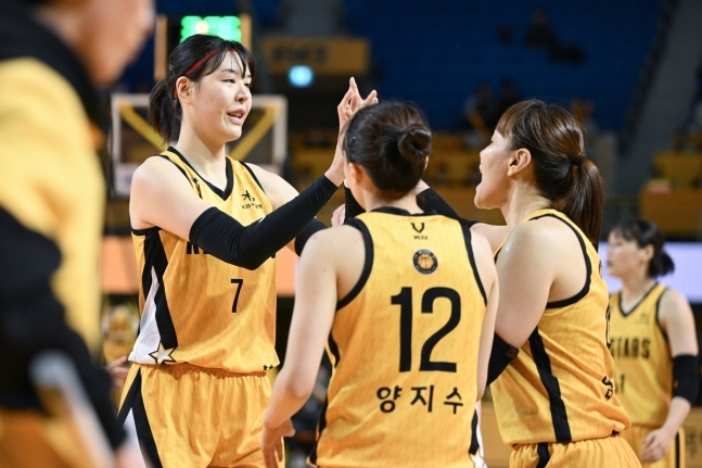 여자부 선두 KB스타즈 (WKBL 제공)