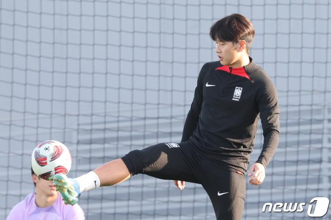 [사진] 몸 푸는 이강인