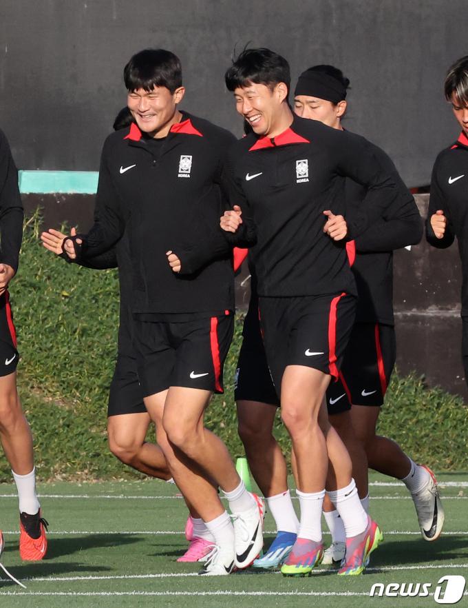[사진] 미소 짓는 김민재·손흥민