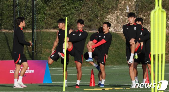 [사진] 스트레칭 하는 축구대표팀