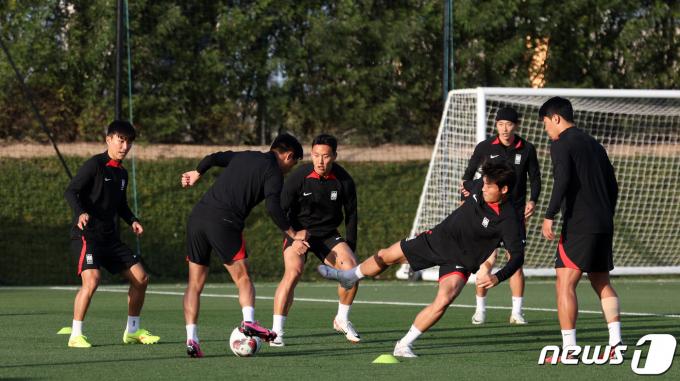 [사진] 론도 게임하는 축구대표팀