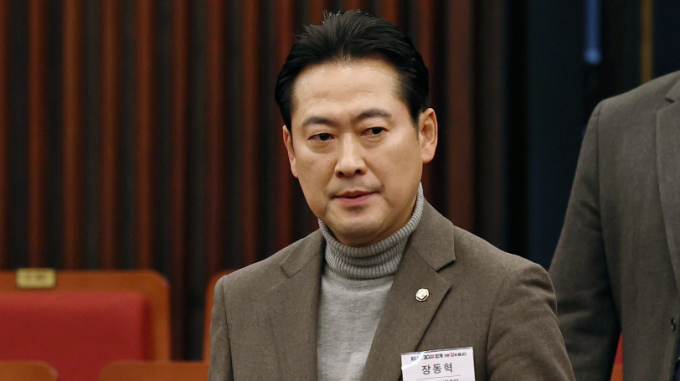 국민의힘이 오늘부터 여론조사를 시작하고 서류 심사를 진행해 오는 13일 제22대 총선 출마 희망자 면접을 진행하기 전 부적격 대상자를 공개한다. 사진은 지난달 18일 서울 여의도 국회에서 열린 정책토론회에 참석한 장동혁 국민의힘 사무총장. /사진=뉴스1